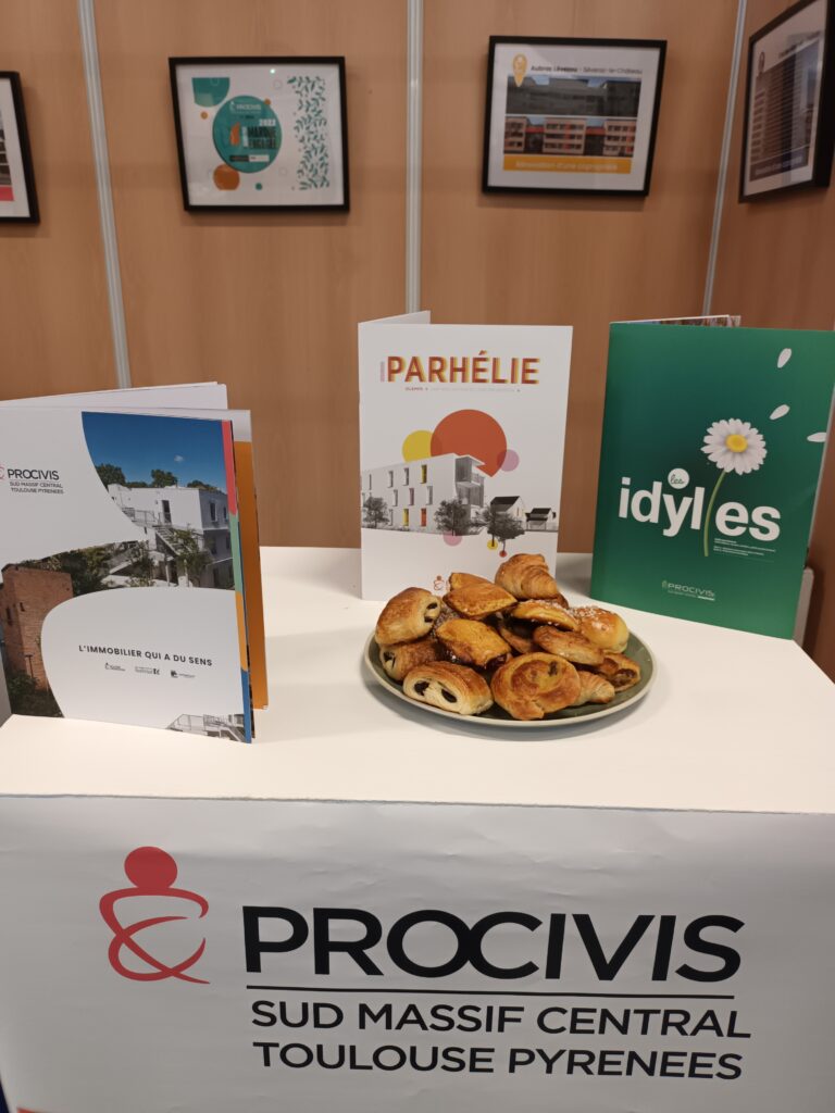 Notre stand avec nos programmes sur Rodez et les alentours pour le 7ème Congrès des Maires
